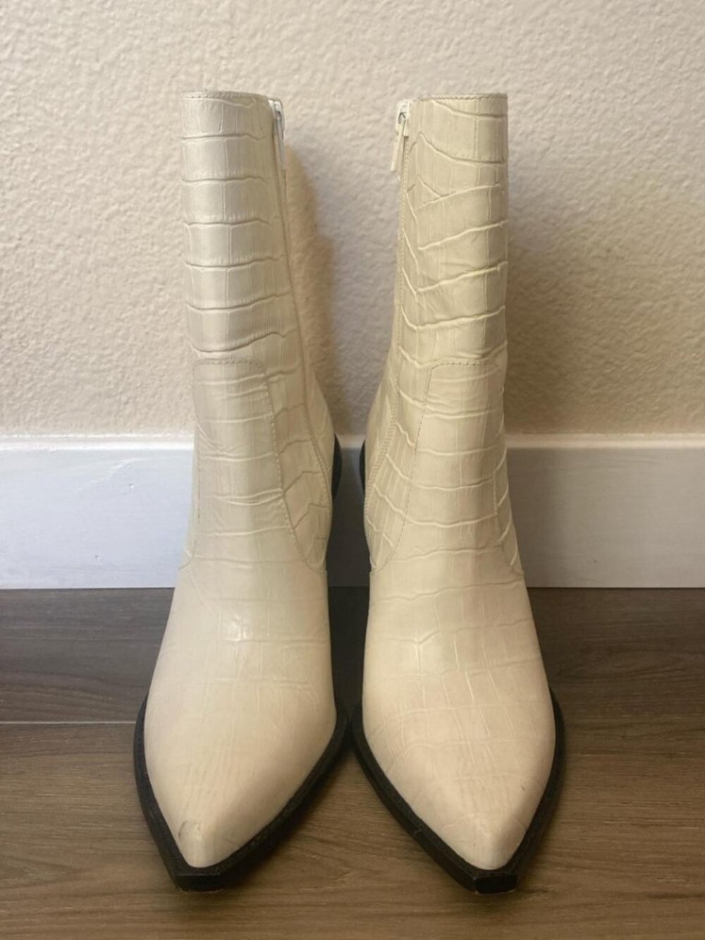 Matisse Women's Cream and White Boots